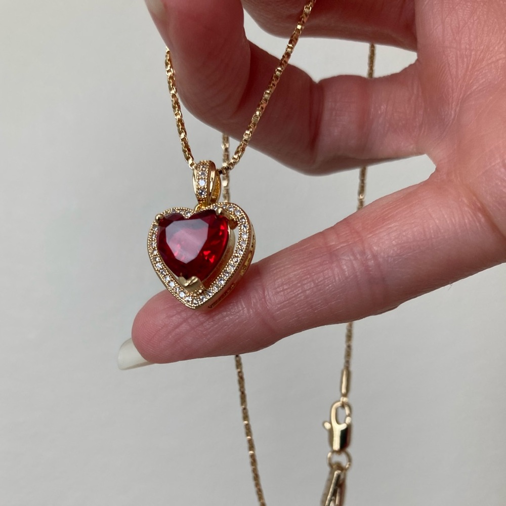 New Vanessa Mooney THE MINI HEART NECKLACE - RUBY - Picture 4 of 9